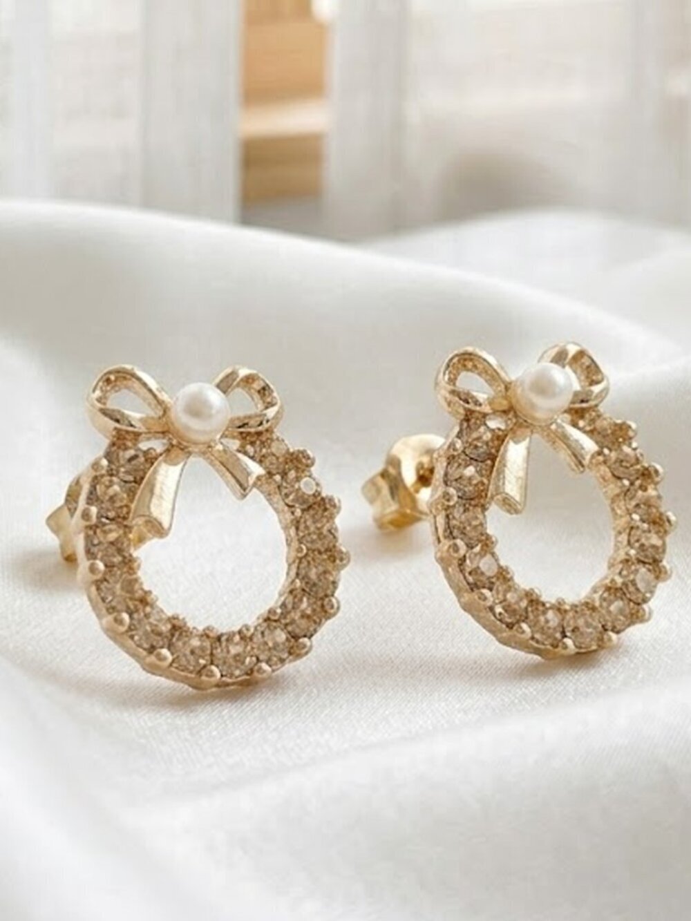 Ladies Pink Wreath Stud Earrings